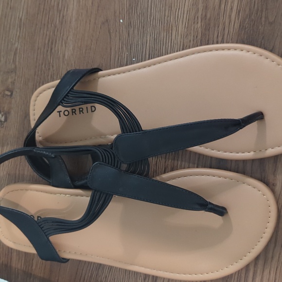 Three pairs of cute sandals - Picture 4 of 4